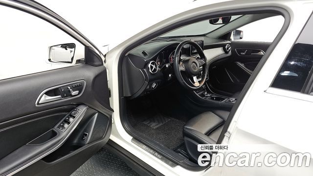 Mercedes-Benz GLA-Class GLA220