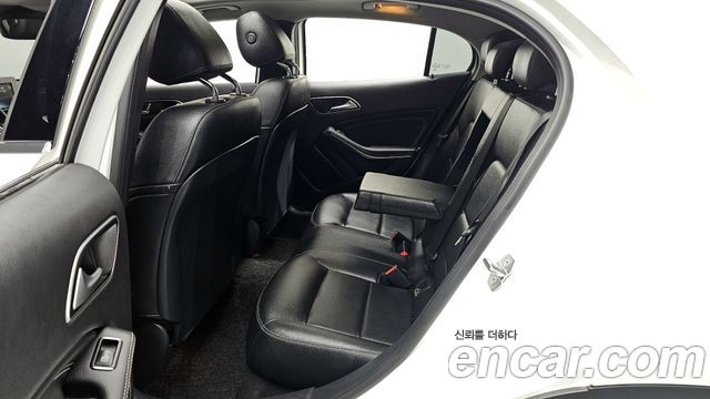 Mercedes-Benz GLA-Class GLA220