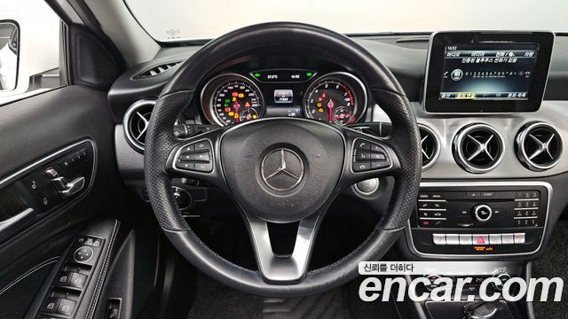 Mercedes-Benz GLA-Class GLA220