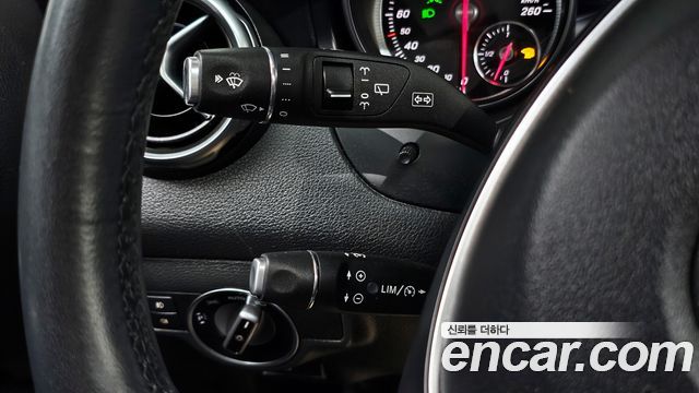 Mercedes-Benz GLA-Class GLA220