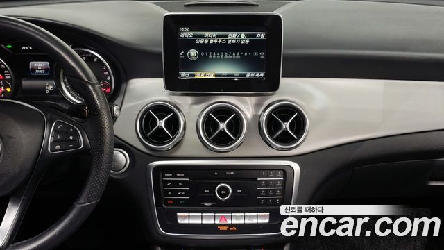 Mercedes-Benz GLA-Class GLA220