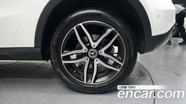 Mercedes-Benz GLA-Class GLA220