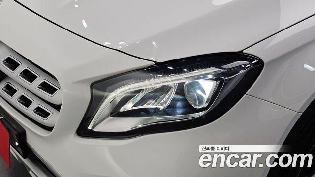 Mercedes-Benz GLA-Class GLA220