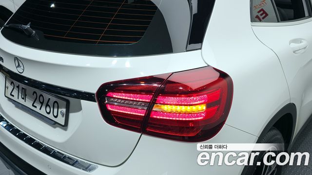 Mercedes-Benz GLA-Class GLA220