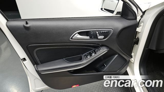 Mercedes-Benz GLA-Class GLA220