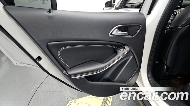Mercedes-Benz GLA-Class GLA220