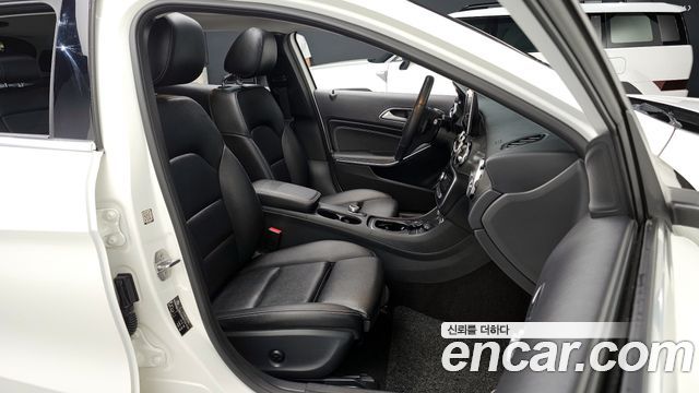 Mercedes-Benz GLA-Class GLA220