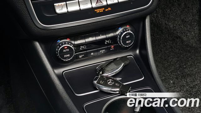 Mercedes-Benz GLA-Class GLA220