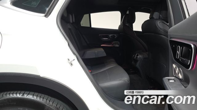Mercedes-Benz GLC-Class GLC300 4MATIC Avnatgarde Coupe