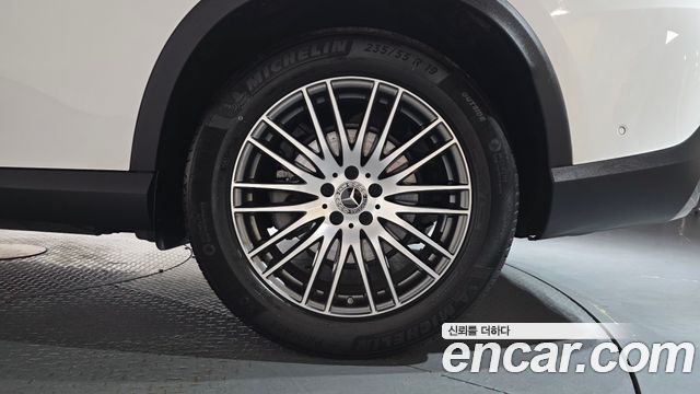 Mercedes-Benz GLC-Class GLC300 4MATIC Avnatgarde Coupe