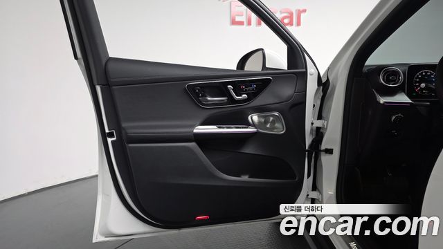 Mercedes-Benz GLC-Class GLC300 4MATIC Avnatgarde Coupe