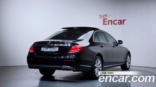 Mercedes-Benz E-Class E300 4MATIC Exclusive