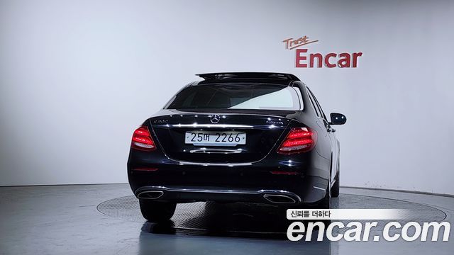 Mercedes-Benz E-Class E300 4MATIC Exclusive