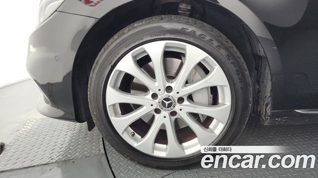 Mercedes-Benz E-Class E300 4MATIC Exclusive