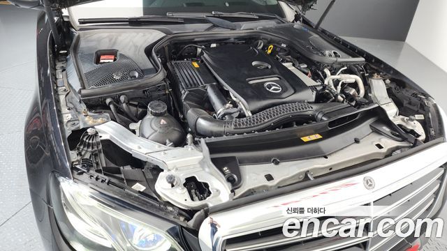 Mercedes-Benz E-Class E300 4MATIC Exclusive