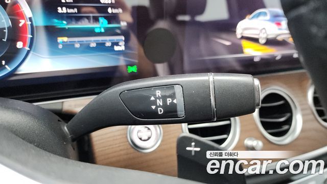 Mercedes-Benz E-Class E300 4MATIC Exclusive