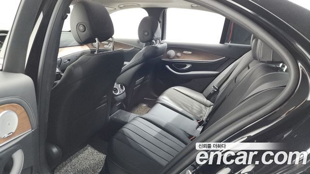 Mercedes-Benz E-Class E300 4MATIC Exclusive