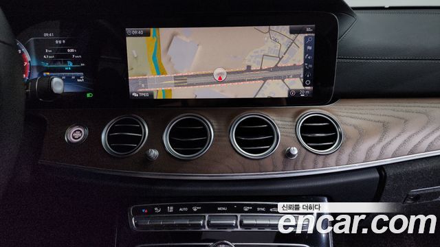 Mercedes-Benz E-Class E300 4MATIC Exclusive