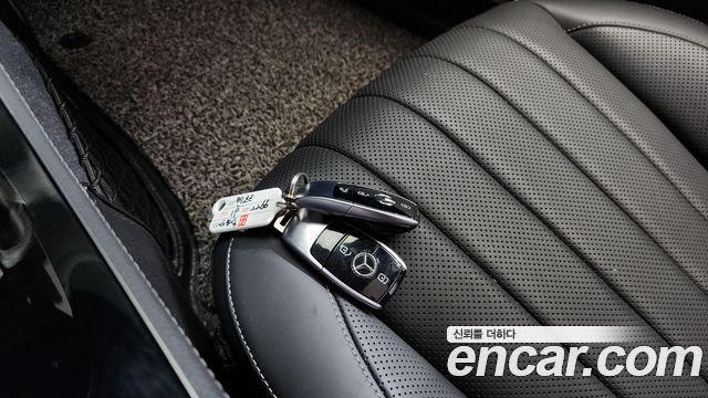 Mercedes-Benz E-Class E300 4MATIC Exclusive