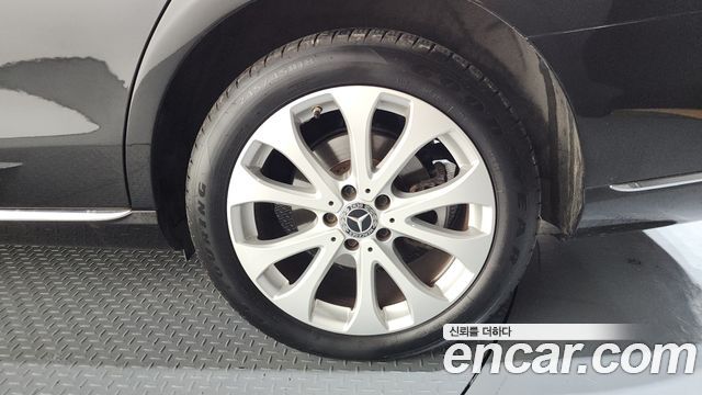 Mercedes-Benz E-Class E300 4MATIC Exclusive