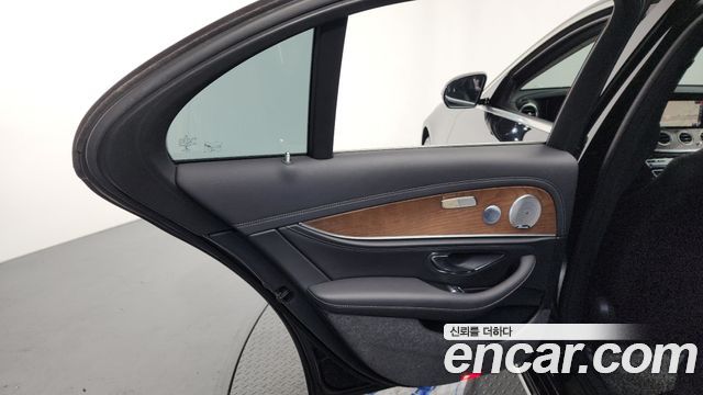 Mercedes-Benz E-Class E300 4MATIC Exclusive