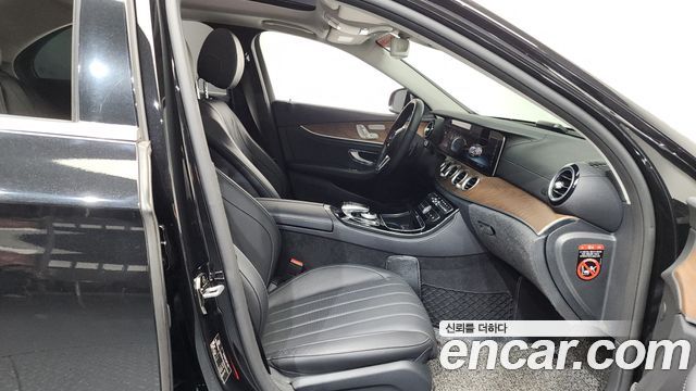 Mercedes-Benz E-Class E300 4MATIC Exclusive