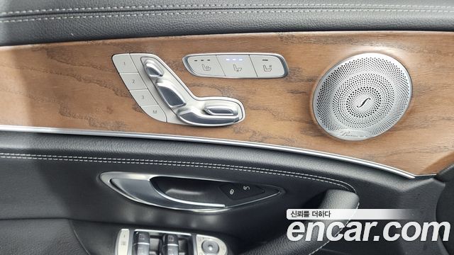 Mercedes-Benz E-Class E300 4MATIC Exclusive