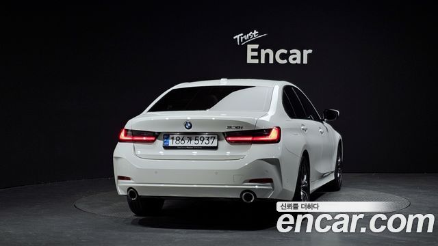 BMW 3-Series 320i