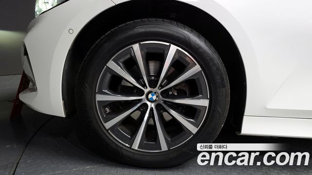 BMW 3-Series 320i