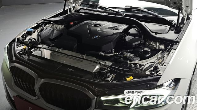 BMW 3-Series 320i