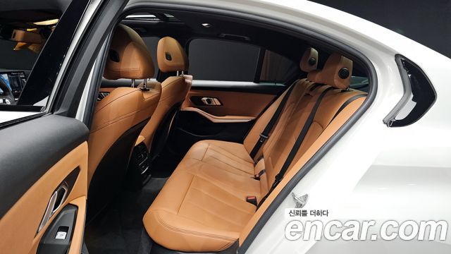 BMW 3-Series 320i