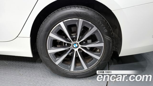 BMW 3-Series 320i