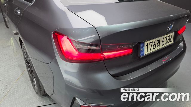 BMW 3-Series 320d Luxury