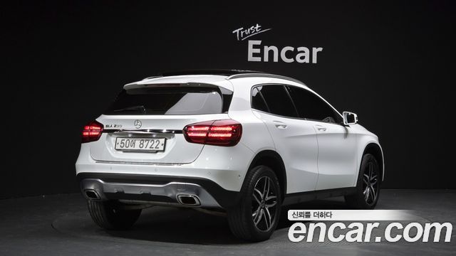Mercedes-Benz GLA-Class GLA220 Premium