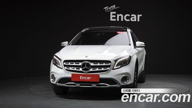 Mercedes-Benz GLA-Class GLA220 Premium