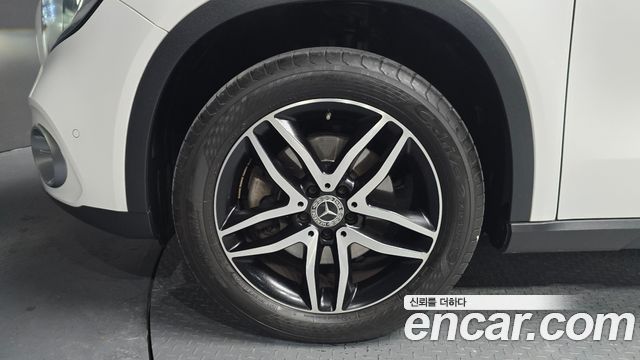 Mercedes-Benz GLA-Class GLA220 Premium