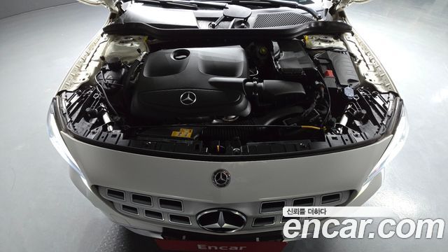 Mercedes-Benz GLA-Class GLA220 Premium