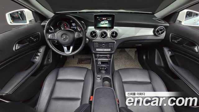 Mercedes-Benz GLA-Class GLA220 Premium