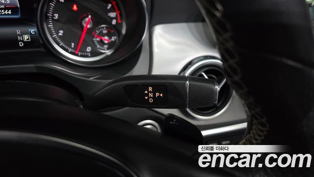 Mercedes-Benz GLA-Class GLA220 Premium