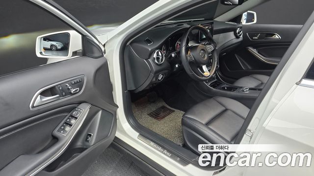 Mercedes-Benz GLA-Class GLA220 Premium