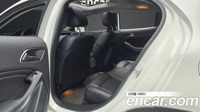 Mercedes-Benz GLA-Class GLA220 Premium
