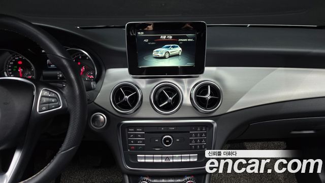 Mercedes-Benz GLA-Class GLA220 Premium