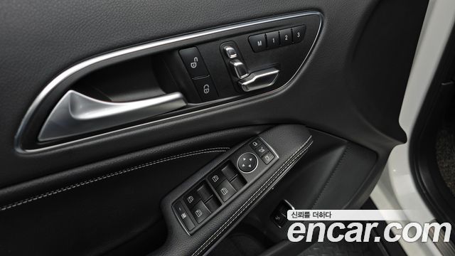 Mercedes-Benz GLA-Class GLA220 Premium