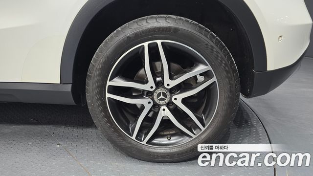 Mercedes-Benz GLA-Class GLA220 Premium
