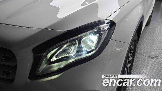 Mercedes-Benz GLA-Class GLA220 Premium