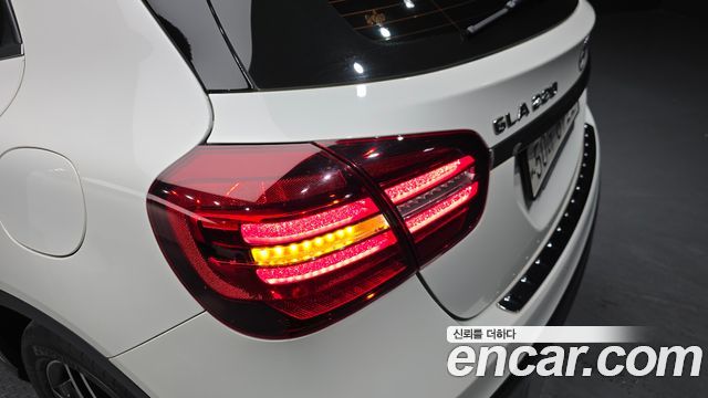 Mercedes-Benz GLA-Class GLA220 Premium