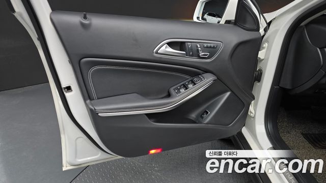 Mercedes-Benz GLA-Class GLA220 Premium