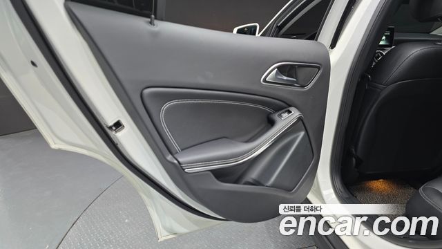 Mercedes-Benz GLA-Class GLA220 Premium