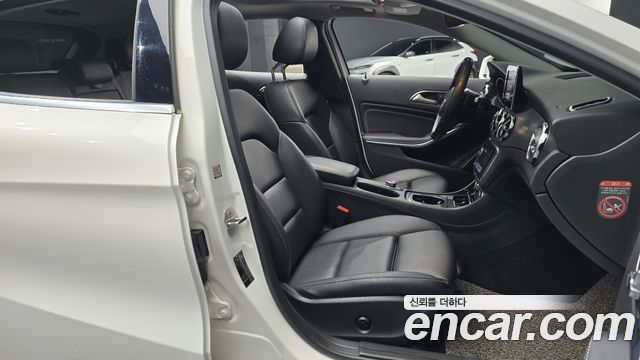 Mercedes-Benz GLA-Class GLA220 Premium