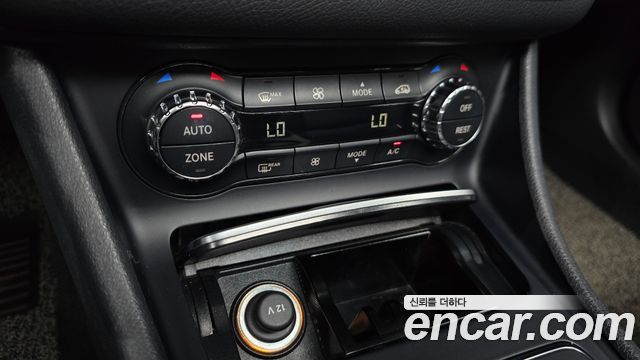 Mercedes-Benz GLA-Class GLA220 Premium